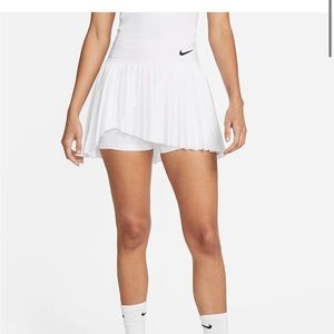 NWOT Nike court Dri-FIT advantage white pleated skirt with attached shorts M
